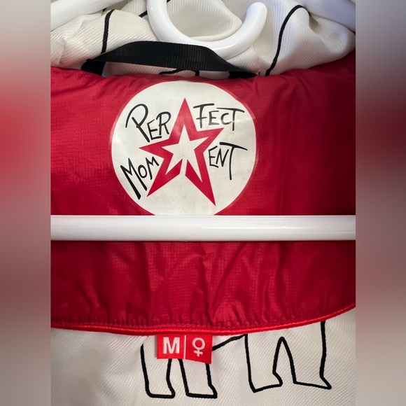 Perfect Moment Vest, size Medium in Red, black and white - Picture 4 of 7